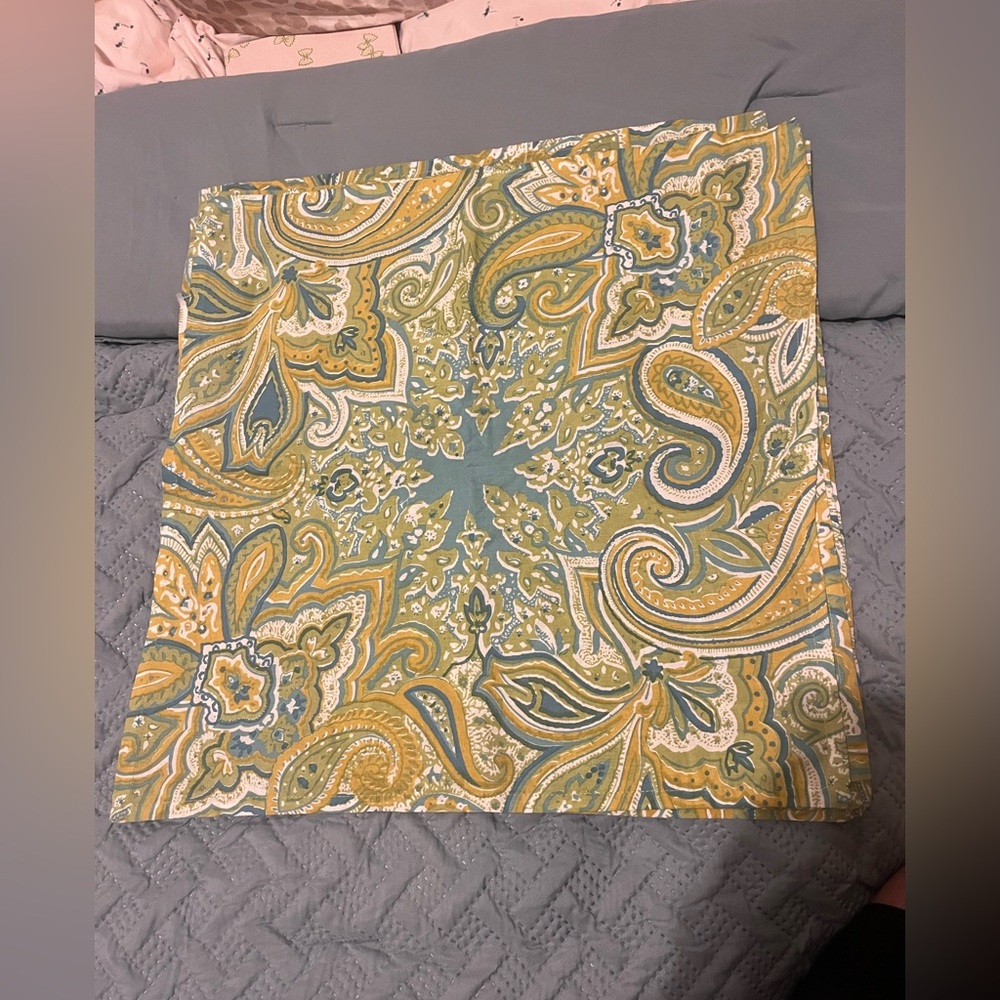 Vintage Vibrant Paisley 20” Napkins